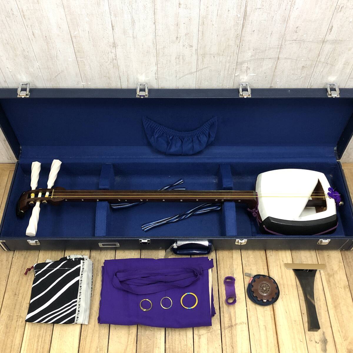 【ジャンク】 三味線 ハードケース バチ付き Yahoo!オークション -「ジャンク」(三味線) (和楽器)の落札相場
