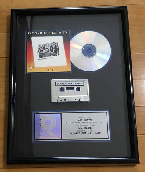 LYNYRD SKYNYRD SKYNYRD'S FIRST AND...LAST. US製 RIAA PLATINUM SALES AWARD