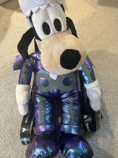 新品タグ付 グーフィー パイレーツオブカリビアン リュック 上海ディズニー サメ カリブの海賊 海外