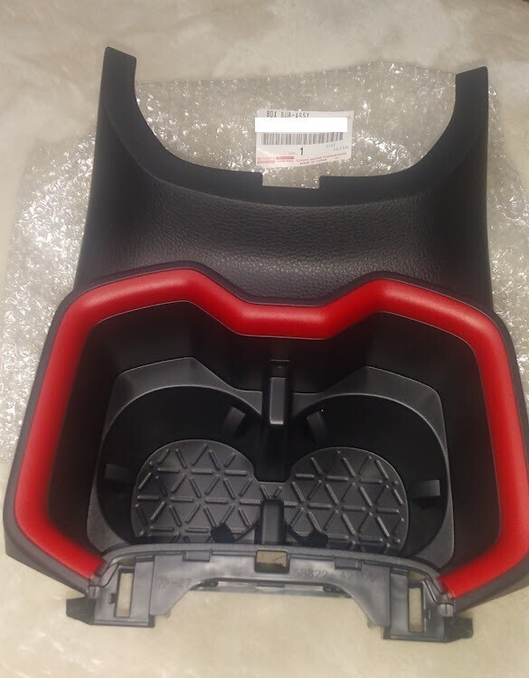 【未使用】RAV4アドベンチャー オープントレイ・カップホルダー 4点セット トヨタ(純正) コンソールカップホルダー&センターオープントレイ