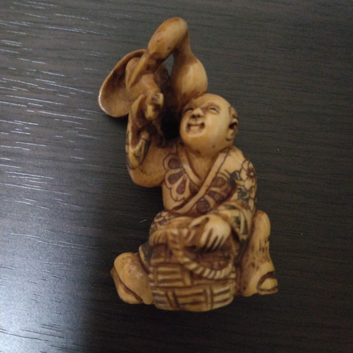 極上 根付 天然素材 魚の彫刻 置物 細密細工 骨董 アンティーク 在銘 Yahoo!オークション -「根付 在銘」(根付) (東洋彫刻)の落札相場