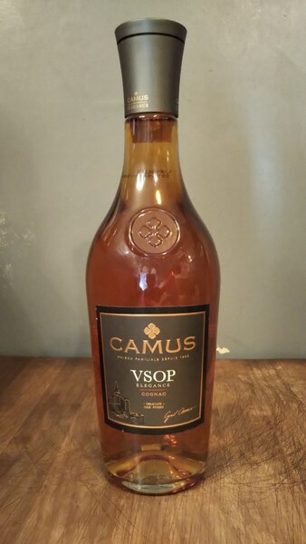 【未開栓】 CAMUS VSOP ELEGANCE カミュ VSOP エレガンス コニャック ブランデー 箱入 700ml 40%