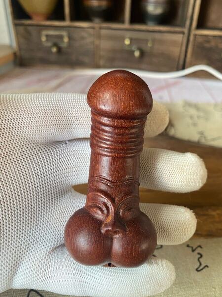 送料無料 高級木材 紅檀木彫り 古美術 縁起物 根付 女性器 女陰 春画 子宝 男根 高級木彫り 高さ8.5cm 置物 オブジェ 民芸品