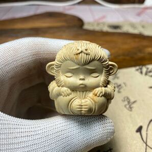 送料無料 柘植木彫り 天然木 静思 木彫り 可愛い孫悟空 お念猿 オブジェ 置物聖 實 サイズ4cm工芸品 斉天大聖 古美術