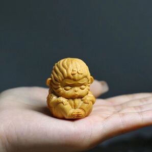 送料無料 柘植彫刻 天然木 静思 木彫り 可愛い孫悟空 お念猿 オブジェ 置物聖 實 サイズ3cm工芸品 斉天大聖