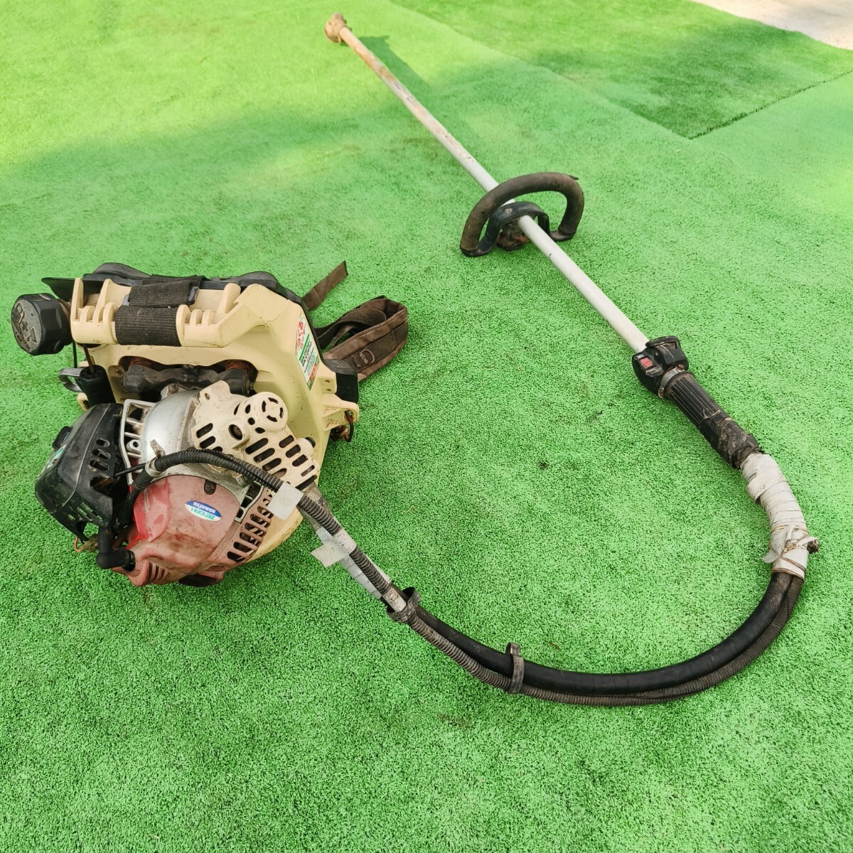背負い式 草刈り機 刈払機 ゼノア　BK2650 背負い式 草刈り機 刈払機 ゼノア BK2650 - メルカリ