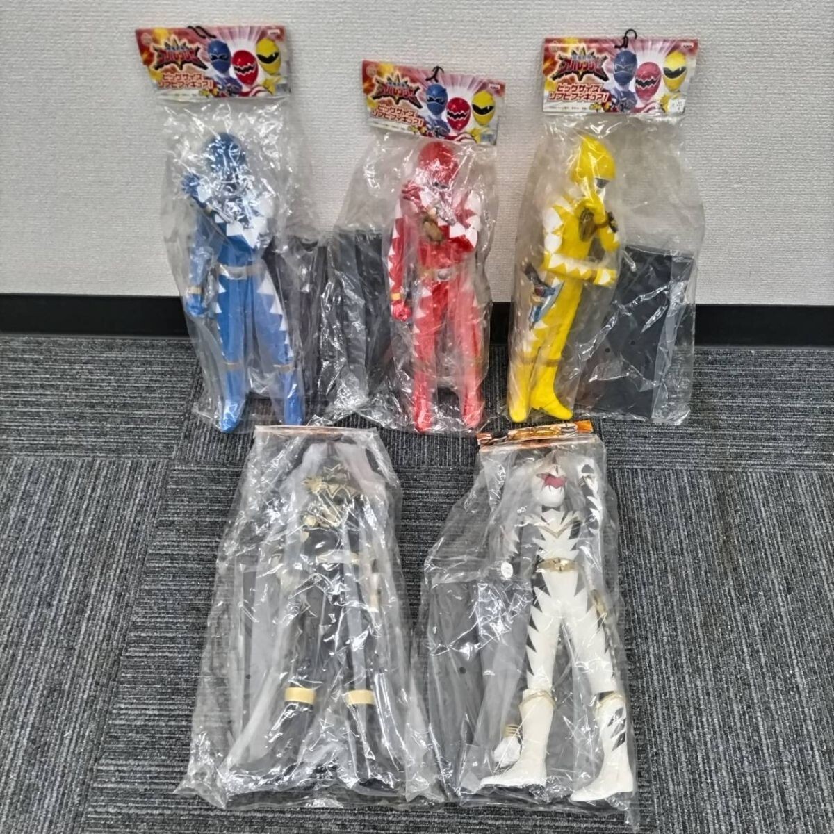 アバレンジャ コレクタブルソフビフィギュア全7種セット Yahoo!オークション -「ソフビ」(爆竜戦隊アバレンジャー) (戦隊