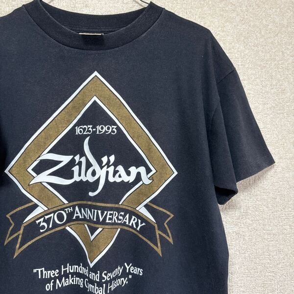 90s 【USA製】 Vintage 1995 Zildjian Avedes Cymbals Drums 370th Anniversary Graphic T-shirt Black シングルステッチ tシャツ Lサイズ