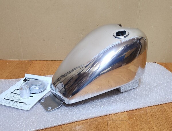 BIG CEDAR|ビッグシーダー|アルミタンク TYPE4|グラストラッカー,ビッグボーイ|アルミ タンク バフ仕上げ|キャブ車|純正シート対応