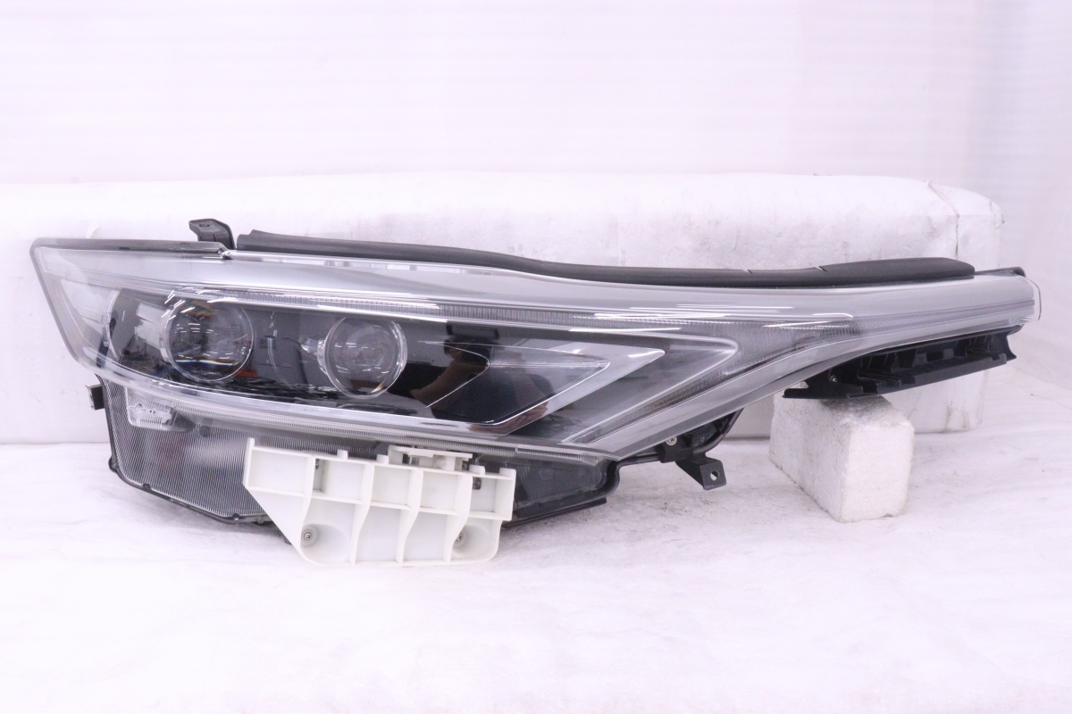 平成29年式　トヨタ サイ ヘッドライ右 トヨタ SAI サイ AZK10 後期 純正 ヘッドランプ 右 LED KOITO75