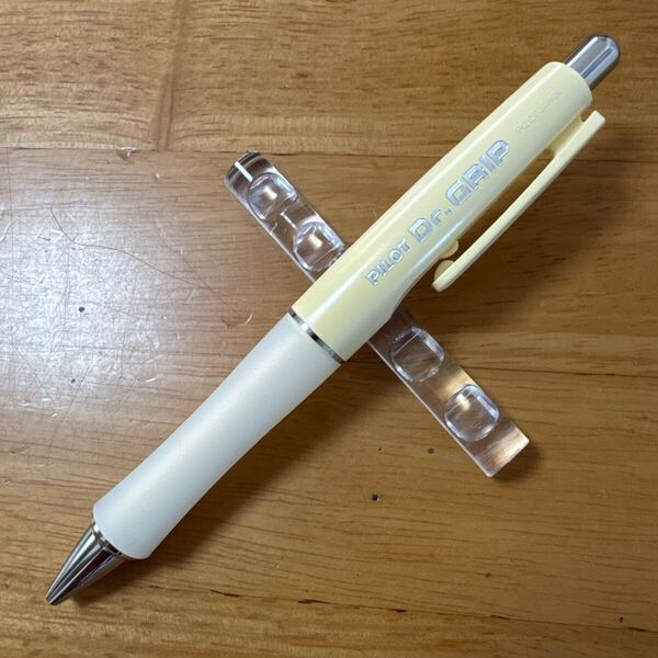 新品 廃盤 PILOT パイロット Dr.Grip ドクターグリップ ボールペン 油性 white ホワイト 旧型 携帯用 ペン回し vintage 昭和レトロ