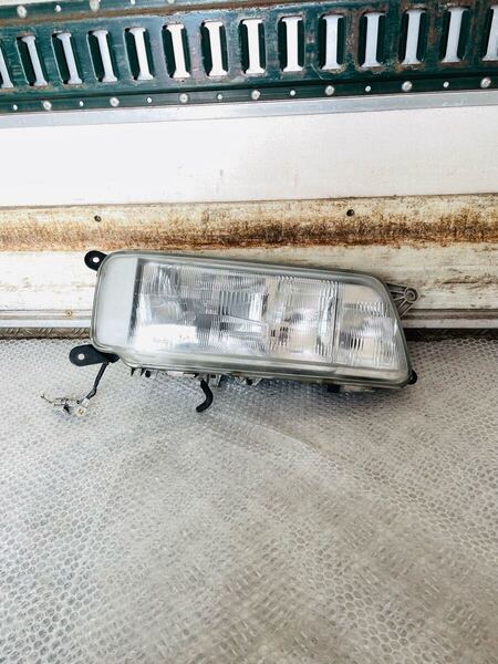 訳あり 純正 イスズ いすず いすゞ ギガ HID ヘッドライト ヘッドランプ 右 右側 小糸 KOITO 100-21683 動作確認済み 150165