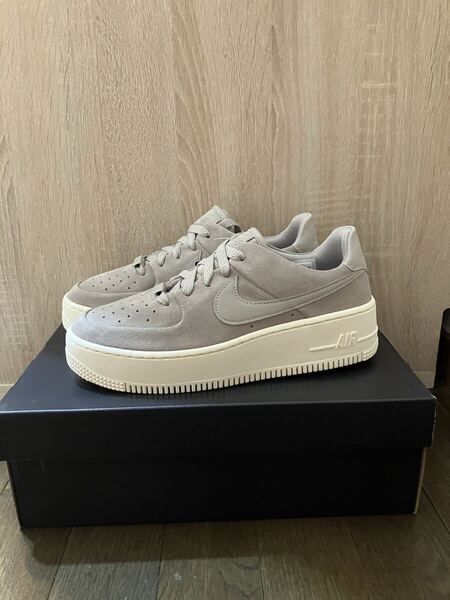 NIKE ナイキ エアフォース1 セージ LOW ウィメンズ25.5cm グレー 厚底 AIR FORCE1 レディース