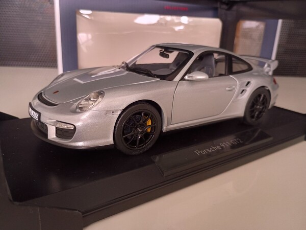 ノレブ NOREV ポルシェ 911 porsche 911 997 GT2 1/18
