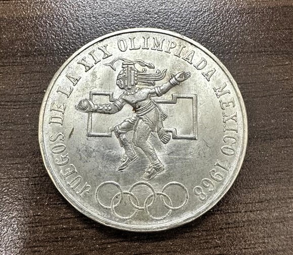 外国銀貨 メキシコ五輪銀貨 4枚 Yahoo!オークション -「メキシコオリンピック銀貨」の落札相場