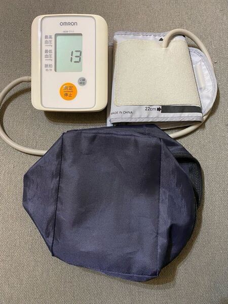 OMRON 上腕式血圧計 HEM-7111 電池式 オムロン