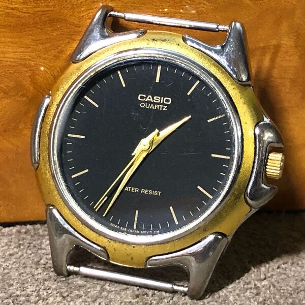 【即決/送料無料】CASIO QUARTZ カシオ クォーツ メンズアナログウォッチ コンビカラー×黒文字盤 中古腕時計 稼働品 ベルト無し