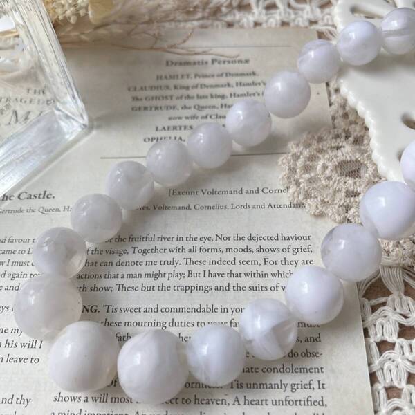 ネックレス ショート 天然石風 ボールネックレス 大ぶり アクリル ホワイト 白 軽量 美品☆vintage jewelry accessories R0824