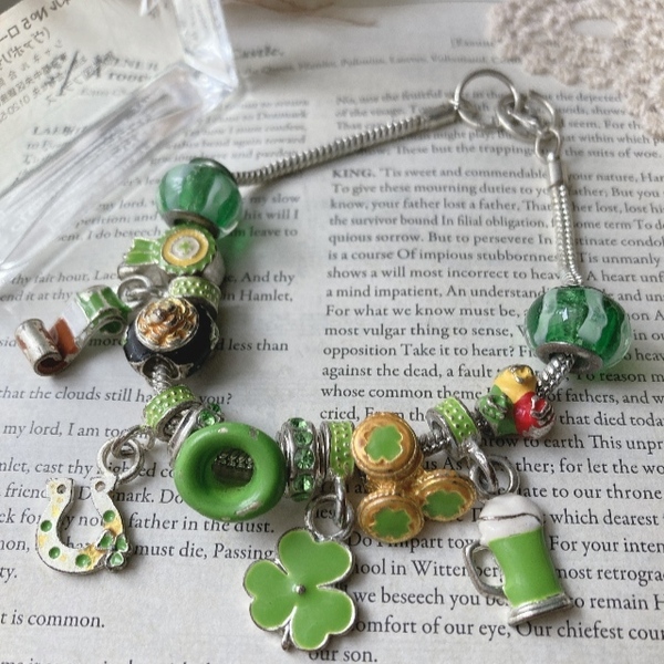 ヴィンテージアクセサリー チャーム ブレスレット グリーン クローバー ハット☆vintage jewelry accessoriesR0684