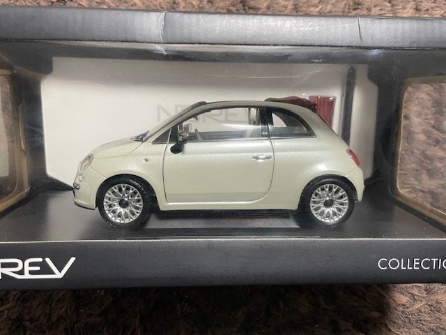 1/18 ノレブ製モデルカー フィアット500 ラウンジ ホワイトパール Yahoo!オークション -「フィアット 500 1/18」の落札相場・落札価格