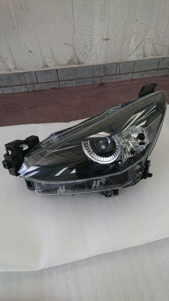 送料無料!マツダ マツダ2 MAZDA2 DJ系 左ヘッドランプ LED D43N-51040