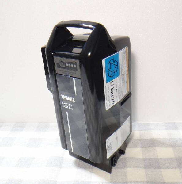 送料無料 美品 ヤマハ純正 12.3Ah X0T-82110-22 X0T-22 X2P 306Wh 電動アシスト自転車 用バッテリー 25.5V 12Ah 動作未確認、現状販売