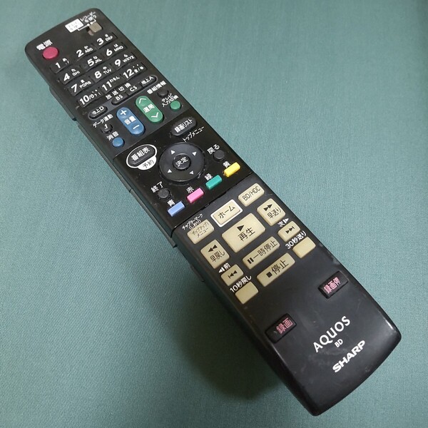 Im122 SHARP GB810PA TV リモコン シャープ レコーダー/ブルーレイ 除菌清掃&赤外線発光確認OK 動作品 現状品 送料無料