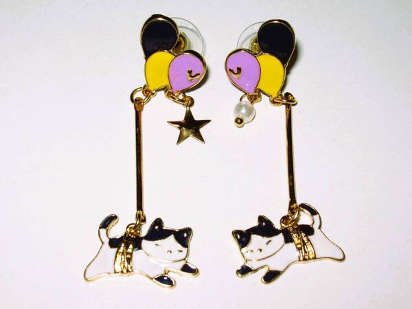 【風船にゃんこ ロングピアス】ネコ 猫 レディース アクセサリー ハチワレ猫 ジュエリー お洒落 おしゃれ かわいい ファッション 小物