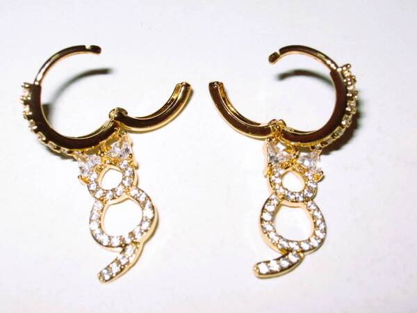 【にゃんこ モチーフ ピアス】18K金メッキ ネコ 猫 レディース アクセサリー ジュエリー お洒落 おしゃれ かわいい ファッション 小物