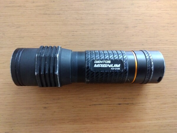 GENTOS 乾電池式 LED懐中電灯 中古品