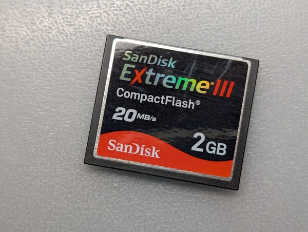 SanDisk CompactFlash ExtremeIII 2GB CFカード ケース付き サンディスク コンパクトフラッシュ メモリーカード 動作確認済み