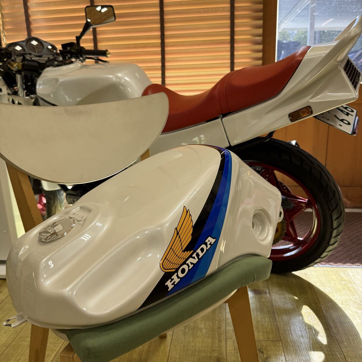 HONDA CBR400F 純正タンク 未使用品 2025年最新】Yahoo!オークション -cbr400fタンクの中古品・新品