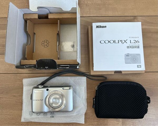 ☆ 送料無料 ☆ 美品 即決 Nikon ニコン COOLPIX クールピクス L26 シルバー ☆ コンパクトデジタルカメラ 単三電池2本使用 ☆