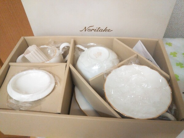 ノリタケ Noritake カップ&ソーサー ペアセット シュガーポット クリーマー ウェッジウッド ナルミ