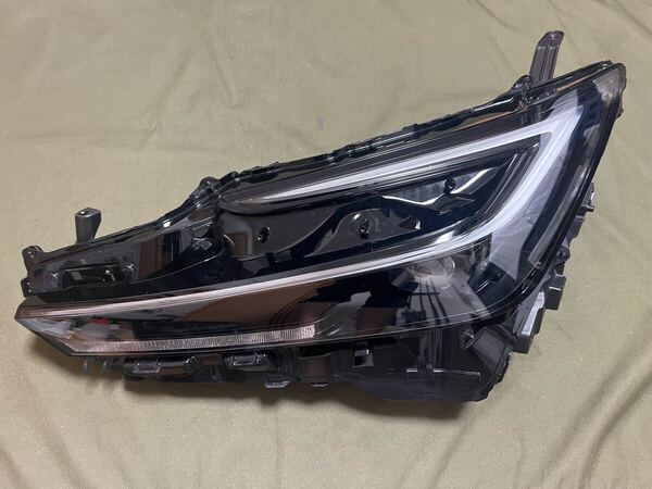 超美品 1箇所補修済み プリウス 右ヘッドランプ 右ヘッドライト 81106-47A50 KOITO 47-119 打刻 B 点灯確認済み 60プリウス