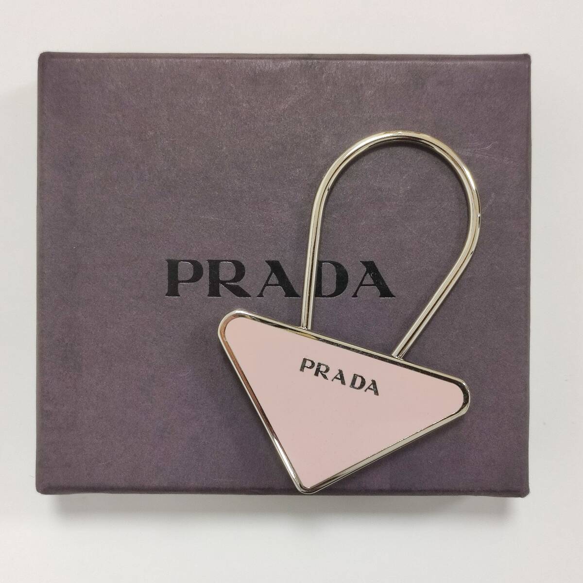 PRADA直営OUTLET 1PP155 男女兼用 キーリング/バッグチャーム 2025年最新】Yahoo!オークション -プラダバッグチャームの中古品