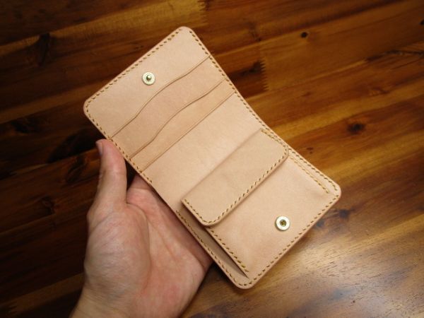 コンパクト財布 栃木レザー ナチュラル 手縫い 二つ折り 財布 ミニマル キャッシュレス 札入れ 生成り 日本製 革財布 ミニ財布 エイジング