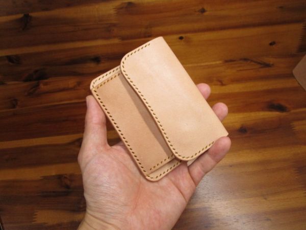 カードも入る、コインケース 栃木レザー ナチュラル 手縫い コンパクト キャッシュレス ミニマル ミニ財布 革 生成り エイジング 小銭入れ