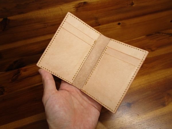 カードケース 栃木レザー ナチュラル 生成り 手縫い キャッシュレス 上質 薄 パスケース 定期入れ 緑 名刺入れ ミニマル タンニンレザー