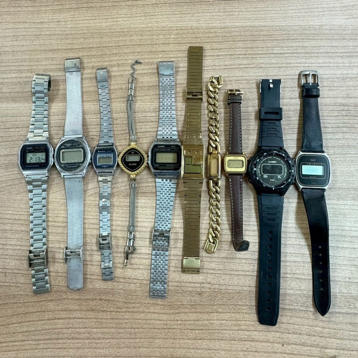 【動作美品】 SANYO FM AM 2バンド ラジオ腕時計 【日本製】 動作美品】 SANYO FM AM 2バンド ラジオ腕時計 【日本製】