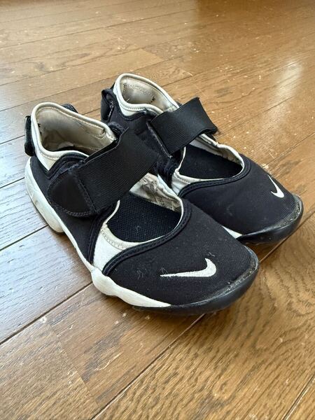 送料込 23cm ナイキ リフトNIKE RIFT キッズ 子供 ボーイズ ガールズ 大人 サンダル スニーカー 黒 ブラック 男の子 女の子 4Y 322359-013