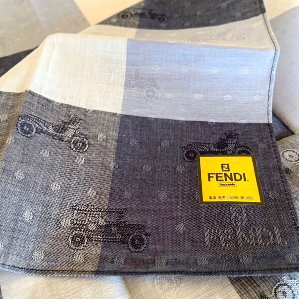 未使用 FENDI フェンディ 大判ハンカチ 約45.5×45.5cm 総柄 車柄 ロゴ 綿100% メンズ 紳士 ハンカチ 川辺(株) 希少