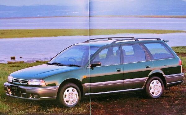 ★送料無料♪即決!■日産 アベニール サリュー(初代後期 W10型)カタログ ◇1995年 全31ページ 美品♪◆価格表/オプション NISSAN Avenir
