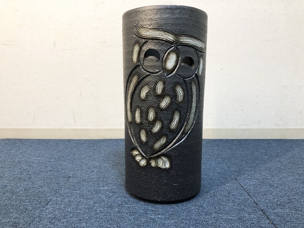 フクロウ 傘入れ 信楽焼 モダンデザインかさ立て黒ぼかし ふくろう陶器傘立て 玄関収納 黒フクロウ彫り傘立 和風インテリア