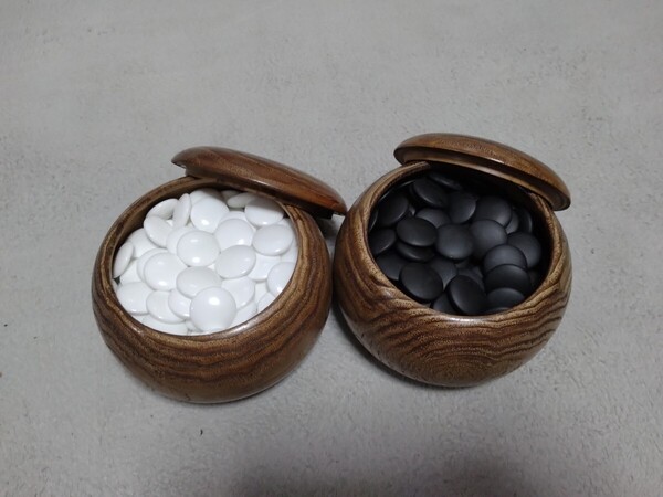碁石 白180 黒181