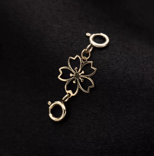 K18YG 引き輪 ヒキワ ひきわ 花 桜 梅 チェーンパーツ ネックレスパーツ YG 18K チャーム 両開口 コマ 花モチーフ 1.8cm 延伸 延ばす