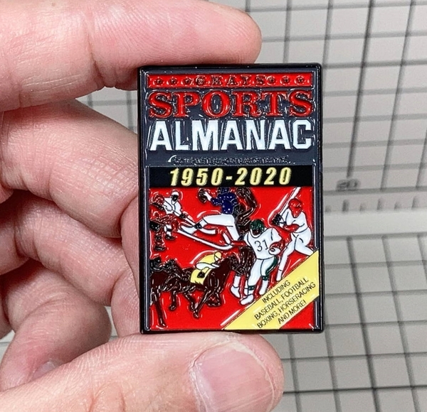 ▲棚:V_H7【ピンバッジ 未来のスポーツ年鑑:SPORTS ALMANAC(バック・トゥ・ザ・フューチャー) 】sa_wjig
