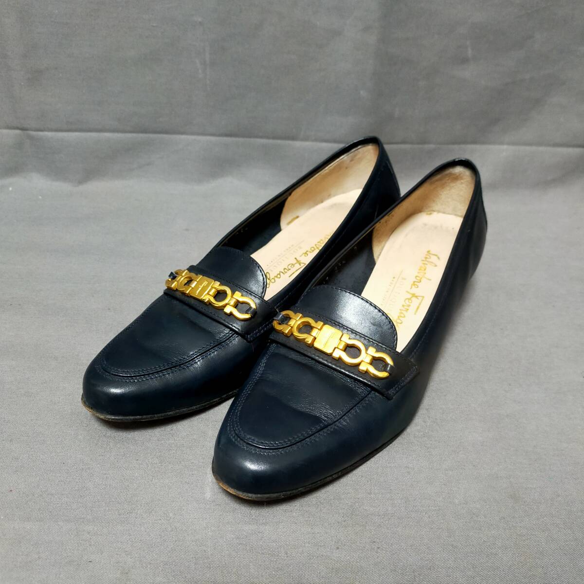 Salvatore Ferragamo ネイビー リボンヒール 23未使用 2025年最新】Yahoo!オークション -フェラガモ パンプス ネイビー