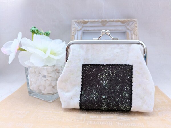 おにぎり 昆布 ぷっくりがま口ポーチ 角10cm 小銭入れ小物入れ ハンドメイド プレゼントにも 匿名配送 コインケース