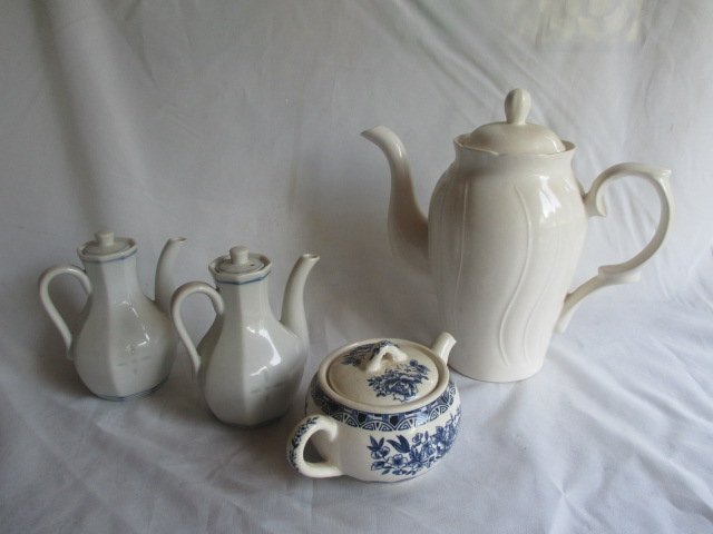 F217【昭和レトロ　蓋付き 色々ポット ：4点】美品 調味料 醤油 ソース 酢